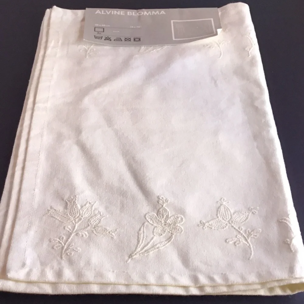 NWT IKEA Alvin Blomma 2 White Floral Placemat